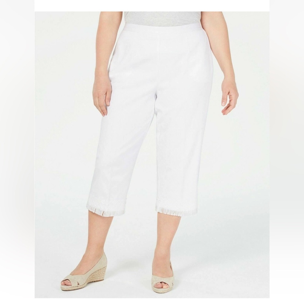 Women’s Alfred Dunner Allure Super Stretch White Crop Frayed Hem Capris Sz 18W